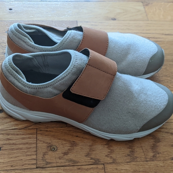 Merrell Leather Strap Sneakers - Picture 1 of 6